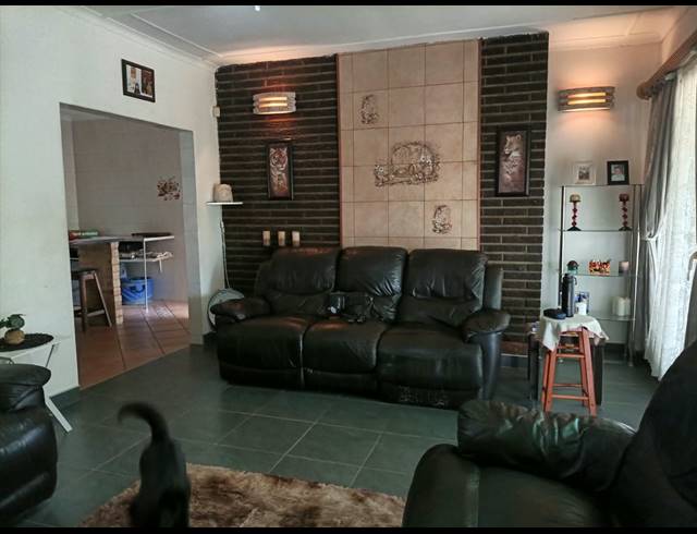 4 BEDROOM HOUSE FOR SALE IN NORKEM PARK